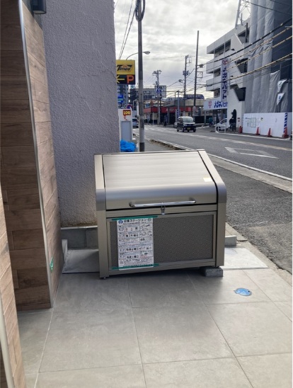 エントランス　敷地内ゴミ置き場
