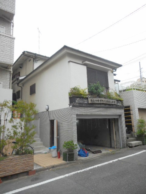 建物外観　用賀駅徒歩７分の立地