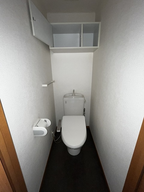 多摩都市モノレール 甲州街道駅 徒歩10分 3階建 築20年のトイレ写真