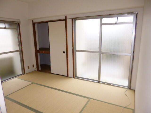 居室・リビング　和室ならではの温かな和の空間で寛ぎの時間を過ごせます