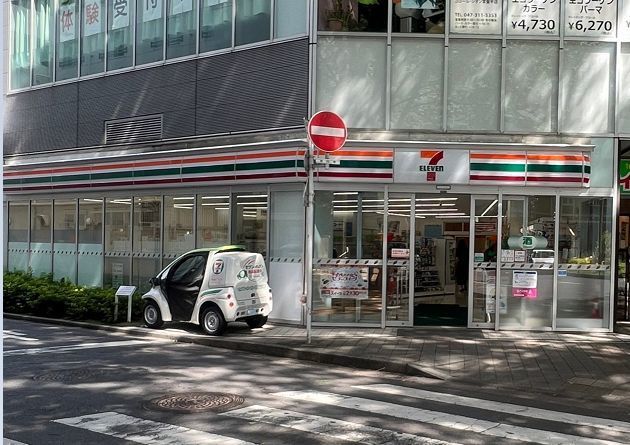 コンビニ　セブンイレブン（コンビニ）まで700m