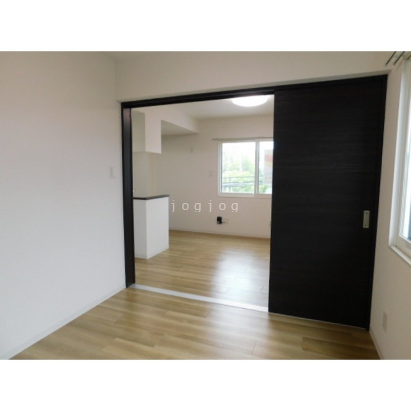 その他部屋・スペース　日当たりの良い明るいお部屋です。