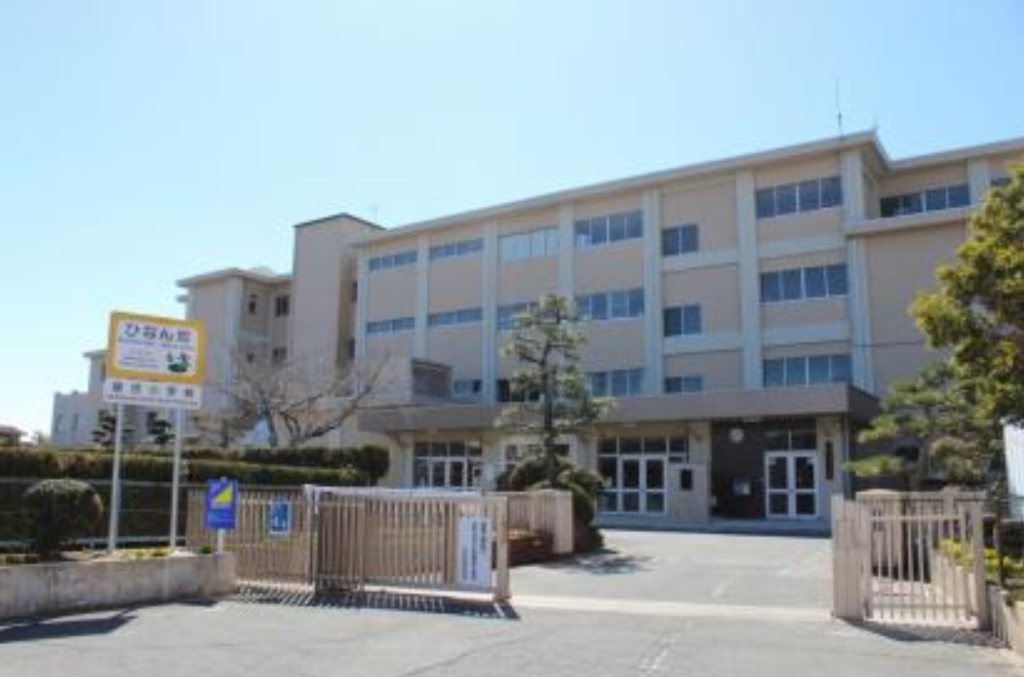 小学校　浜松市立飯田小学校（小学校）まで948m