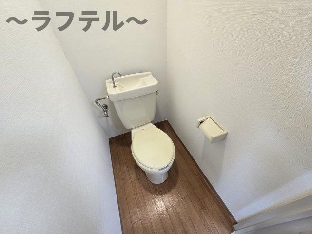 西武新宿線 新所沢駅 徒歩4分 3階建 築40年のトイレ写真