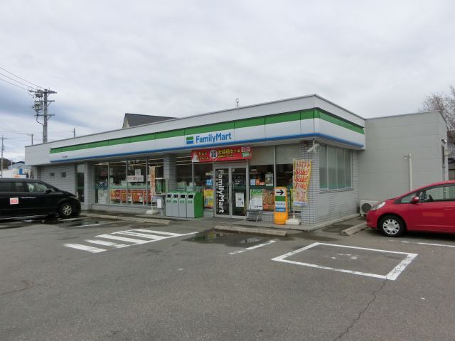 コンビニ　ファミリーマート（コンビニ）まで680m