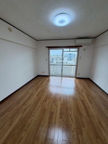 コーポサンライズの居間写真