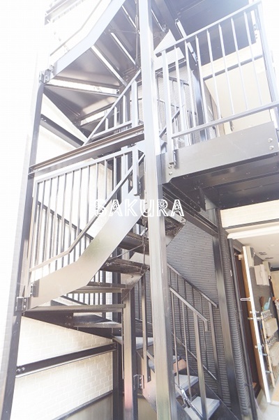 エントランス　お洒落な建物デザイン♪