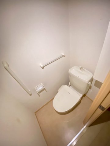 ＪＲ総武線 稲毛駅 徒歩17分 3階建 築16年のトイレ写真