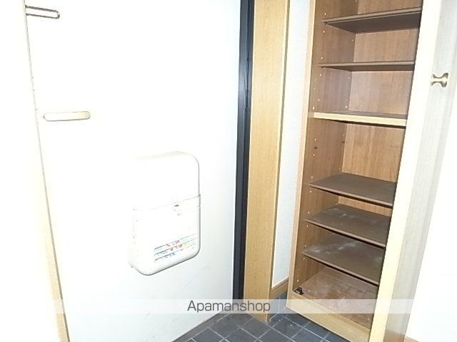 あおなみ線 荒子駅 徒歩6分 5階建 築26年の玄関写真