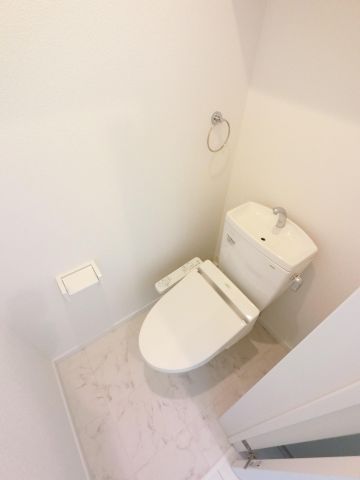 ＪＲ総武線 新検見川駅 徒歩12分 2階建 築10年のトイレ写真