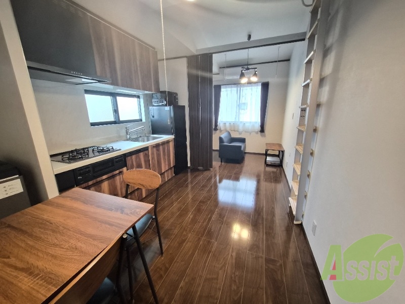 居室・リビング　ゆったりとした広さがあってデザイン良いお部屋ですね。