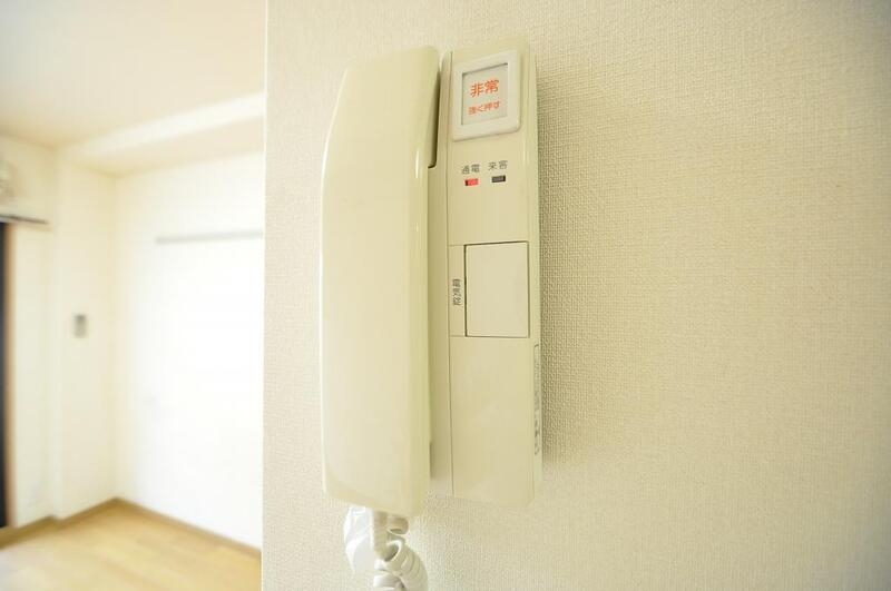 セキュリティ　来客はインターフォンで確認してからドアを開けてくださいね