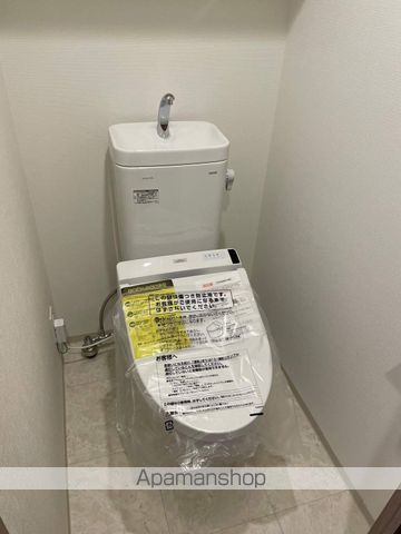 ブルーライン 伊勢佐木長者町駅 徒歩4分 11階建 築4年のトイレ写真