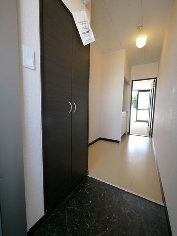 ＪＲ川越線 日進駅 徒歩18分 3階建 築16年の玄関写真
