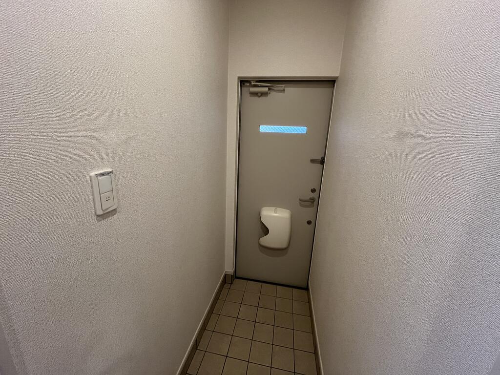 ウェルデンス仙台小田原Bの玄関写真