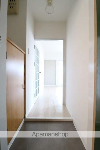 堂元ビルの玄関写真