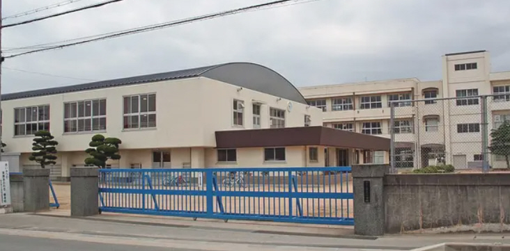 小学校　香呂小学校（小学校）まで1411m