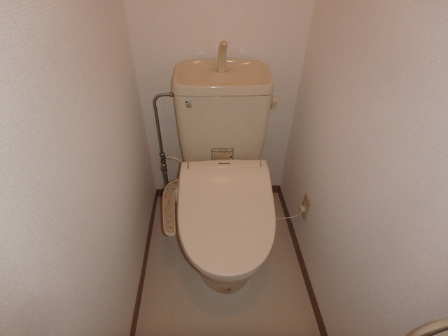 フィールドビルのトイレ写真