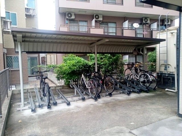 その他　屋根付き駐輪場