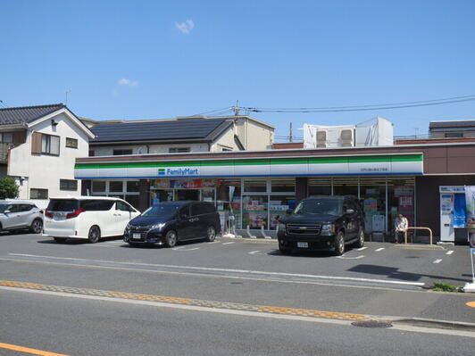 コンビニ　ファミリーマート 江戸川西小岩五丁目店（コンビニ）まで310m