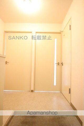 地下鉄東豊線 東区役所前駅 徒歩6分 4階建 築38年の玄関写真