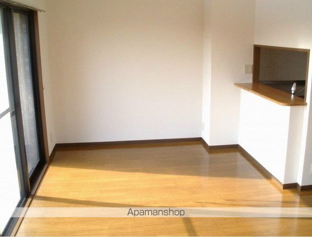 ネオグランデ大倉山の居間写真