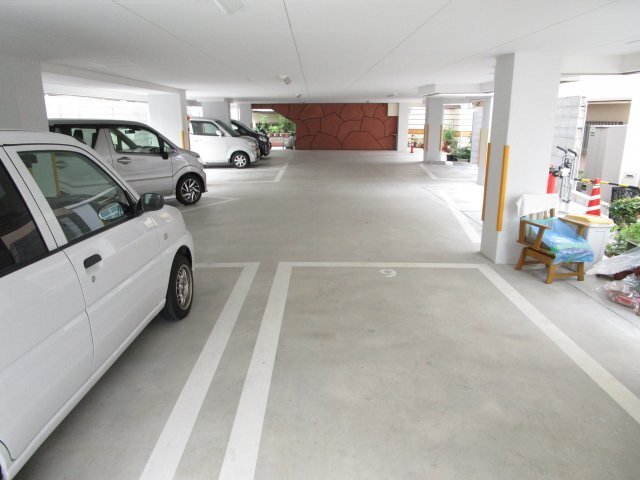 駐車場　駐車場