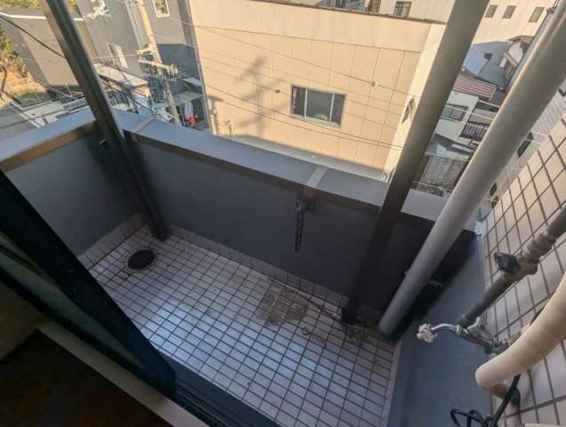 バルコニー　洗濯機置場