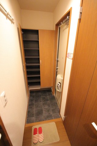 玄関　収納もある玄関です