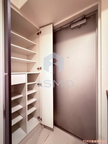 玄関　※建物内別間取参考写真