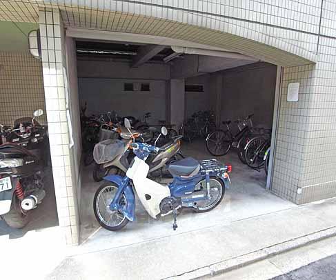 その他共有部分　屋根付きです。