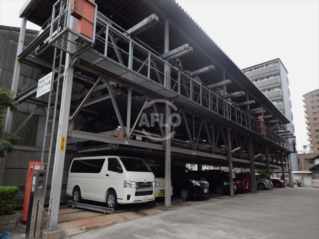 駐車場　パレーシャル難波　駐車場