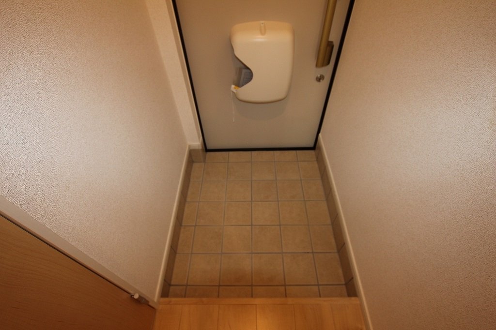 ＪＲ山陽本線 東福山駅 徒歩20分 2階建 築7年の玄関写真