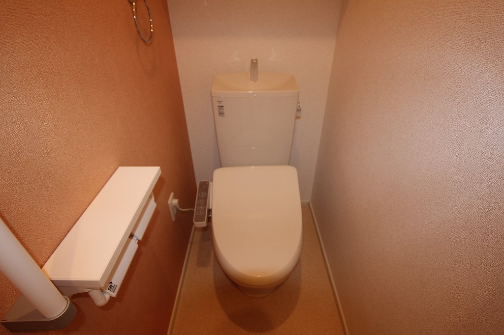 ＪＲ山陽本線 東福山駅 徒歩20分 2階建 築7年のトイレ写真