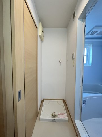 洗面設備　イメージ101号室の写真（反転あり）