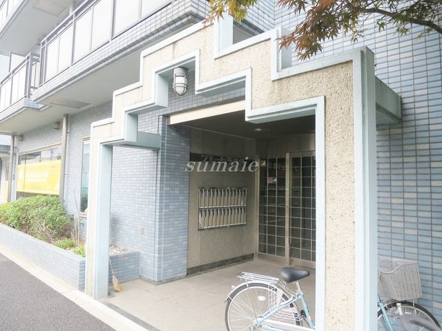 エントランス　入口周辺はこんな感じです！