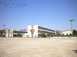 小学校　豊川市立小坂井東小学校（小学校）まで626m