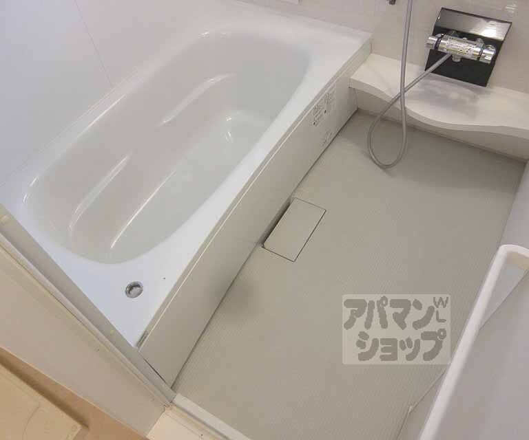 バス・シャワールーム　足がのばせるバスタブです！