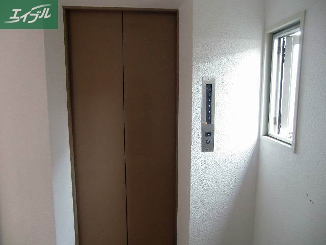 ロビー　エレベーター