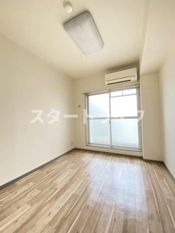 阪急京都線 上新庄駅 徒歩4分 5階建 築29年の居間写真