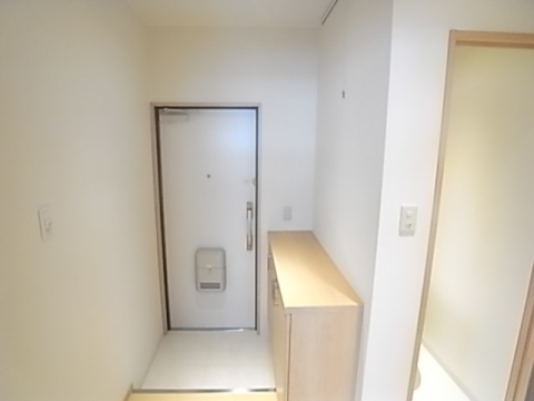 西宮北口ビルくすの木の玄関写真