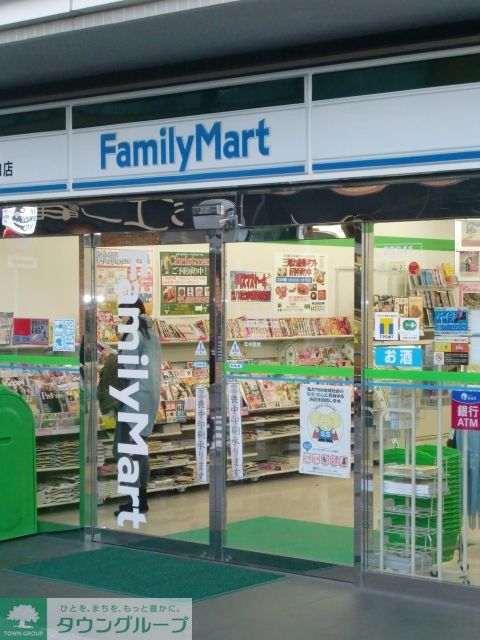 コンビニ　ファミリーマート鎌倉駅西口店（コンビニ）まで379m