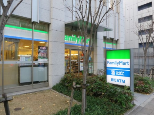 コンビニ　ファミリーマート田町第一京浜店（コンビニ）まで208m