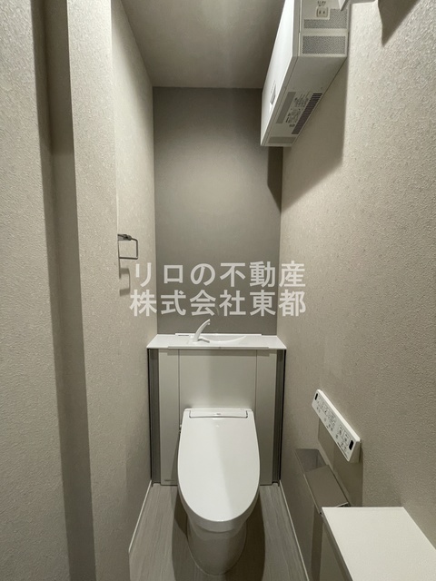 トイレ　白基調で清潔感のあるトイレです♪