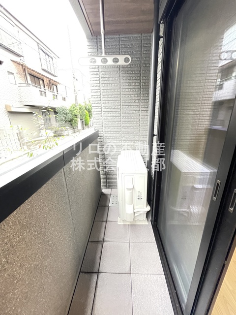 バルコニー　お天気のいい日は洗濯物も気持ちよく干せますね！