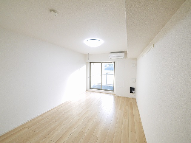 その他部屋・スペース　広くて明るい寝室