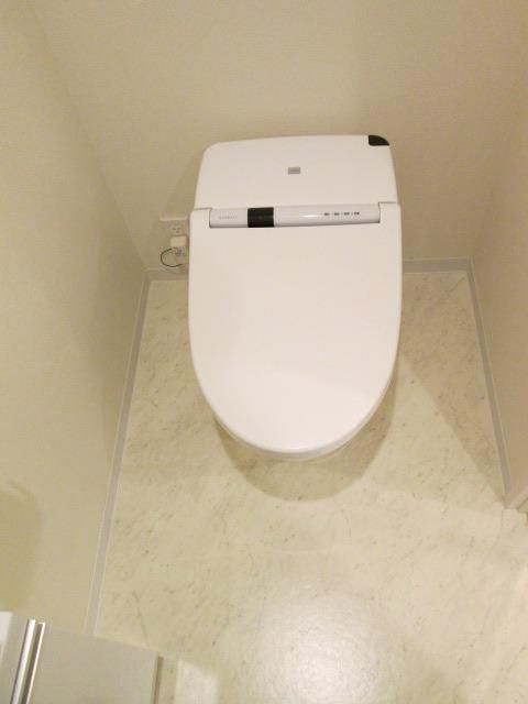 トイレ　★温水洗浄機能付き★