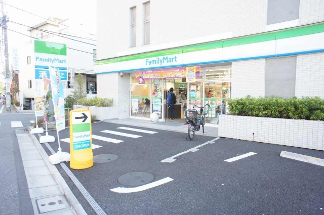 コンビニ　ファミリーマート豊玉北四丁目店（コンビニ）まで135m