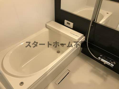 バス・シャワールーム　落ち着いた空間のお風呂です