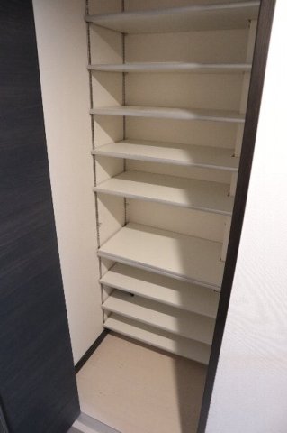 収納　シューズボックス完備です。